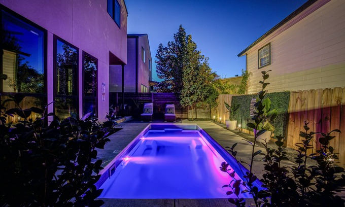 Mahncke Park House | New Construction with Temperature Controlled Private Pool Near Pearl/Riverwalk