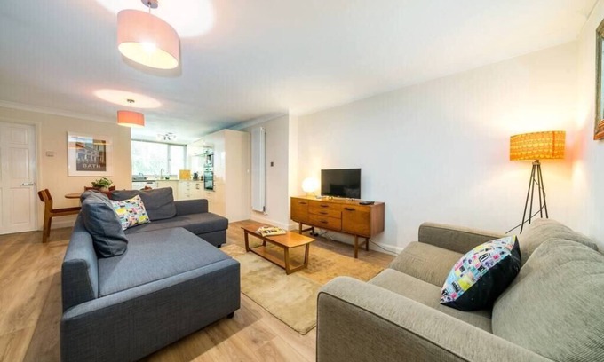 Kew Apartment | NEW Cosy 1BD Flat close to Kew Gardens Richmond