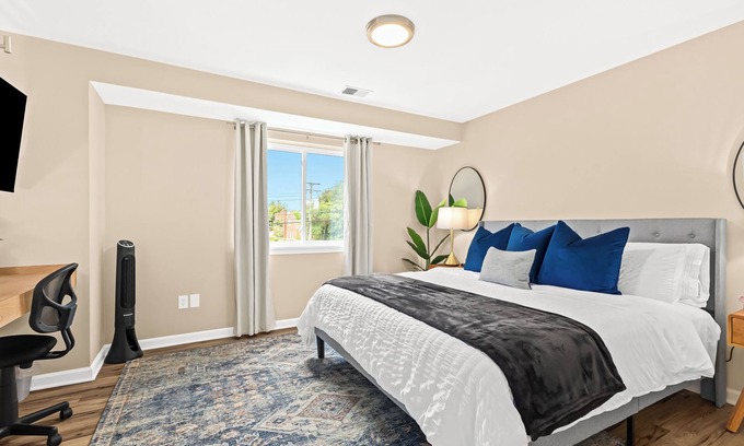 Roseville Apartment | New! Cozy 1BR, Minutes to Roseville Downtown