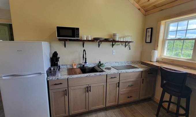 Oakland Cabin | NEW Cozy Cabin located in Oakland tucked away in a peaceful wooded scene.