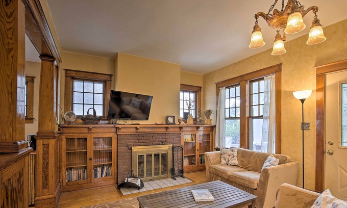 Eau Claire House | NEW! Cozy Eau Claire Home - 1/2 Mi to Carson Park!