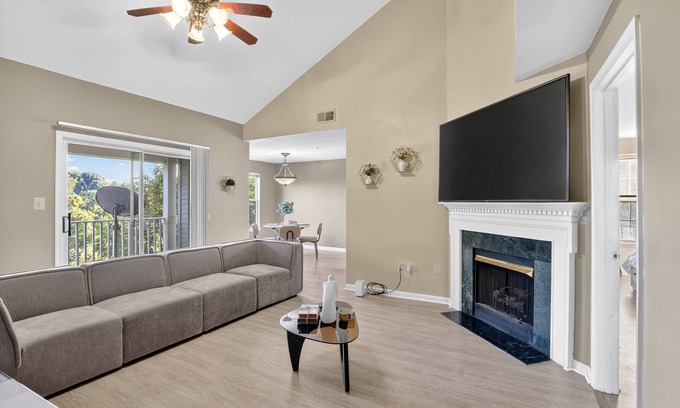 Owings Mills Condo | NEW! Cozy Pikesville Penthouse with Basketball Arcade