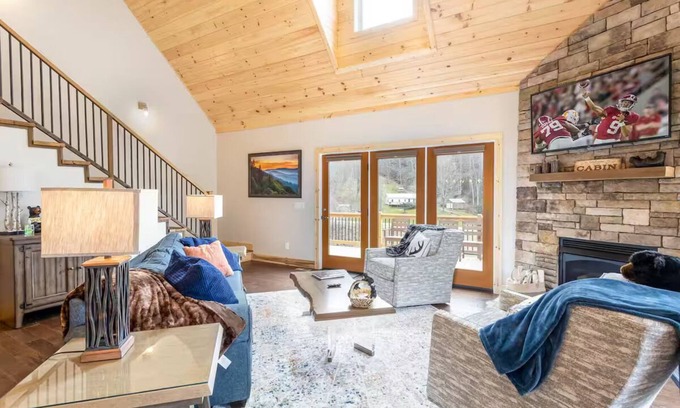 Vilas House | NEW Creekside 4-BR Modern Cabin with Hot Tub, Fire Pit, Grill, 2+ Acre field!
