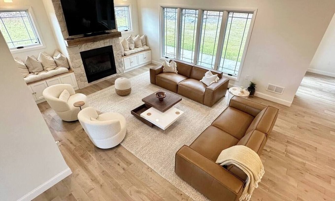 Montgomery House | New Farmhouse-Hot Tub, King Beds, Game Room & View