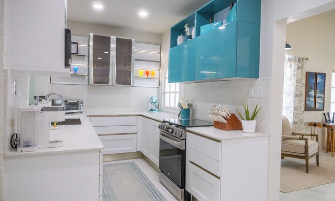 Noord Villa | NEW & Fully Renovated 5 Bedroom, 4 Bath Villa, private pool, Sleeps up to 12,