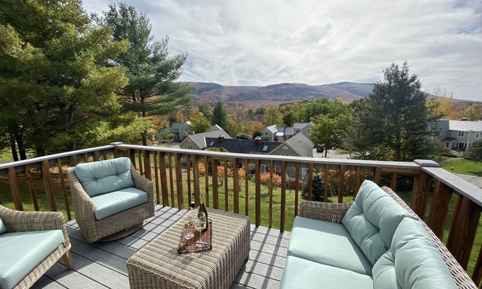 Manchester Condo | NEW Gorgeous mountain view condo 4bdr 3bth, wifi, cntrl air,near golf & downtown