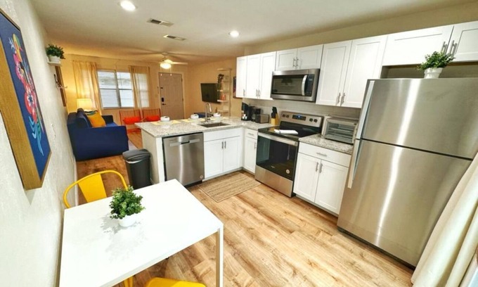 Port Orange House | NEW Gorgeous Sunshine-Up 6 Guests-Private Backyard
