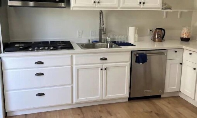 Woodland Hills House | New Guesthouse! w/Full Kitchen!