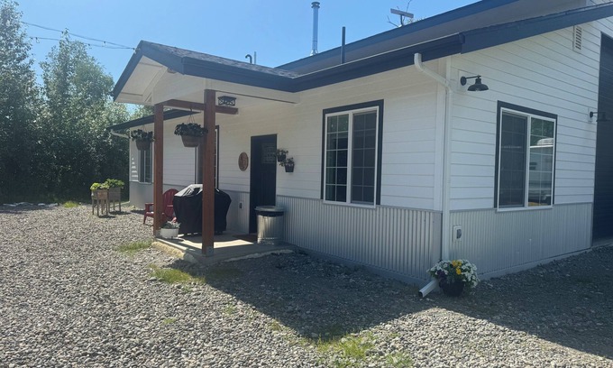 Wasilla House | NEW guesthouse with lots of amenities & close to town