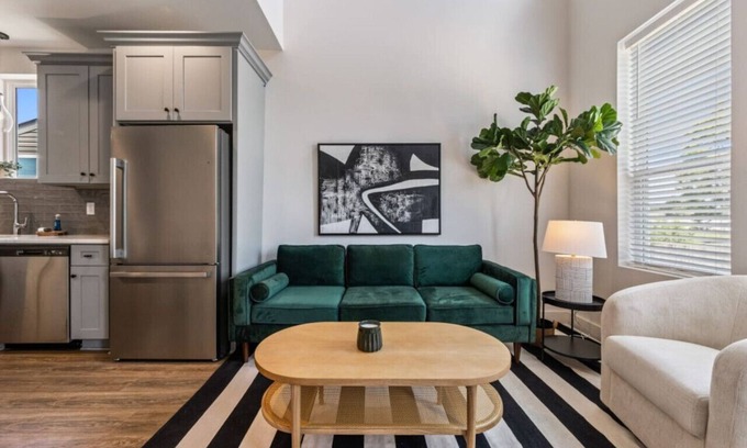 Lafayette House | NEW*Gumbo House*KING Bed*Fast WiFi*Instant Book