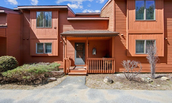 North Creek House | NEW! Hawkeye 21E - Spacious Townhome for Families by The Summit at Gore Mountain