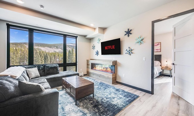 Winter Park Condo | New Hike/Ski in/out Modern Condo-Mountain Views