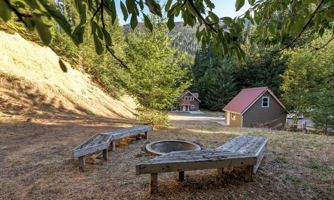 Port Angeles Cabin | NEW Hiker's Hideaway