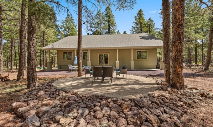 Parks House | New Home in the Pines – Minutes to Flagstaff & Grand Canyon Adventures!