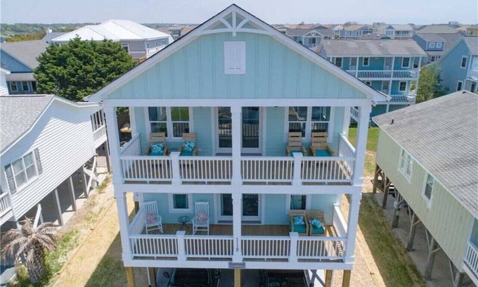 Holden Beach House | New home w/huge pool, 2 min walk to beach!
