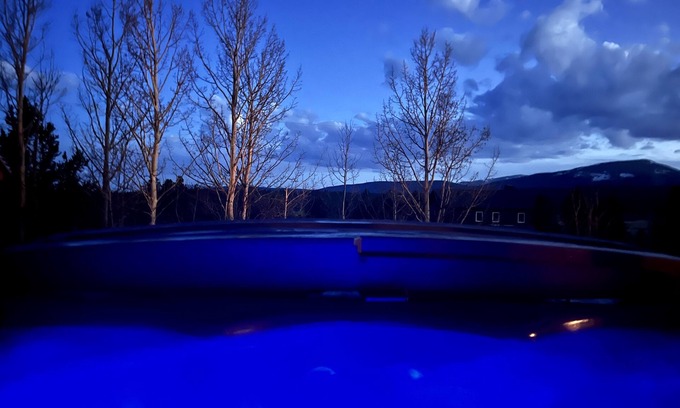 Fairplay Cabin | New Hot Tub! Breck 19 miles! Ski, Snowboard & Snowshoe!
