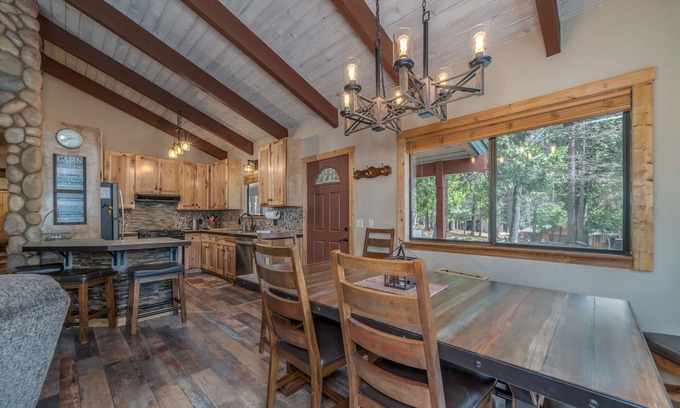 Dorrington Cabin | *NEW HOT TUB* DOG FRIENDLY, 4 BR IN BIG TREES VILLAGE W/FREE ACCESS TO BTV REC C