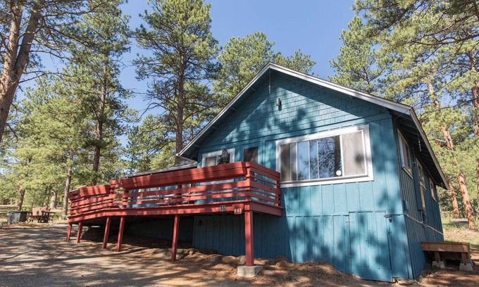 Estes Park Cabin | New Hot Tub! Updated Cabin, Walk to Estes Park