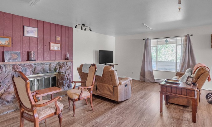 Canon City House | NEW! House of Broken Dove 5-Bedroom Home - Handicap accessible - Pets Allowed
