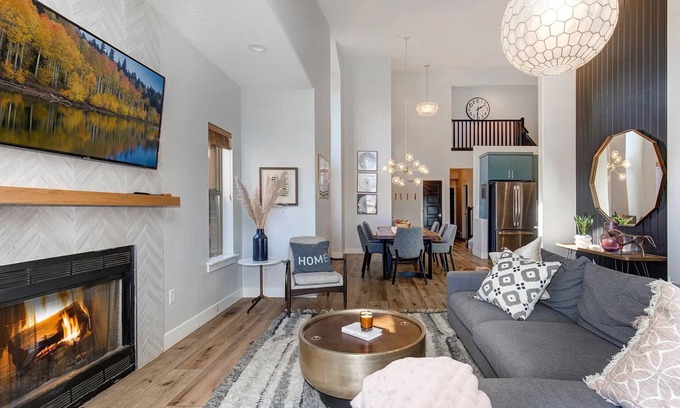 Park City House | New! Huge Family Retreat near Deer Valley Ski Gondola w/Hot Tub and Lake Views