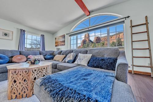 Oak Creek House | NEW! Huge Game Room, Hikeable, Red Rock View, Fireplace, Ping Pong, Yoga, Golf Course, Pickle Ball!