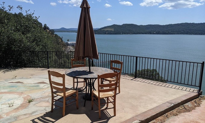 Clearlake Park House | NEW! Huge private residence under starlit skies & spectacular views of Clearlake