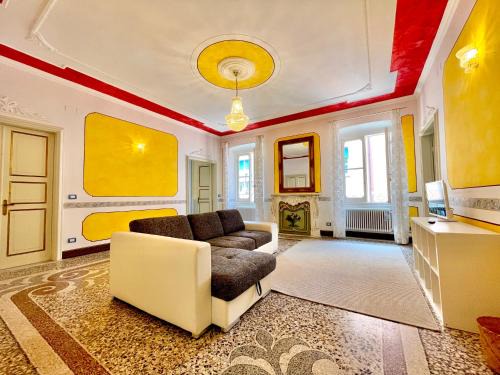 Rezza Apartment | New Italy Luxury Italian Flat in centro storico