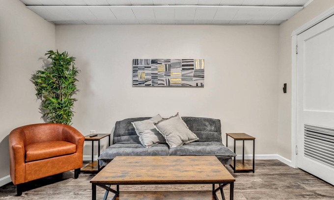 Berea House | NEW King Bed! Firepit and Near CLE, BW, Metroparks