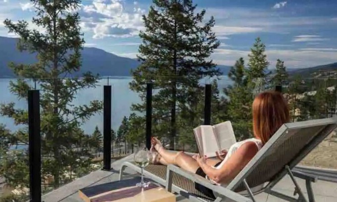 McKinley House | New Lakeside 4 bedroom home in Kelowna