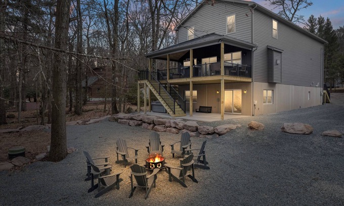 Lake Harmony House | New Lakeview Gateway Lake Access, Hot tub, EV Charger, Fire Pits, 10+ Parkings
