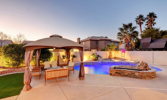 Green Valley North House | NEW! LAS VEGAS ESTATE-POOL-BUILT IN BBQ/GAME ROOM/AMAZING LOCATION