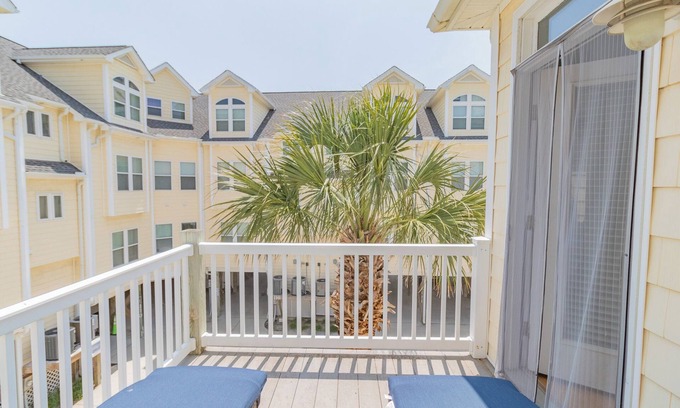 Surf City Apartment | New Listing | 0.1 Miles to Beach| Pool Access
