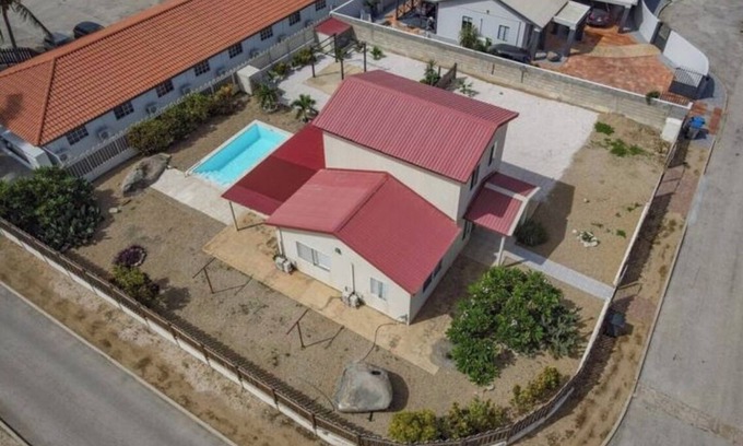 Noord House | New listing 2 storey villa, Peaceful location. Close to beaches