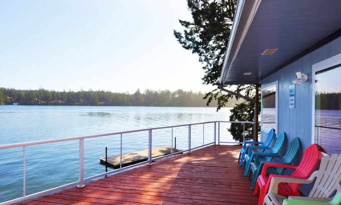 Dunes City House | New Listing! Adorable lakefront cabin, private dock, hot tub, gas grill, amazing views