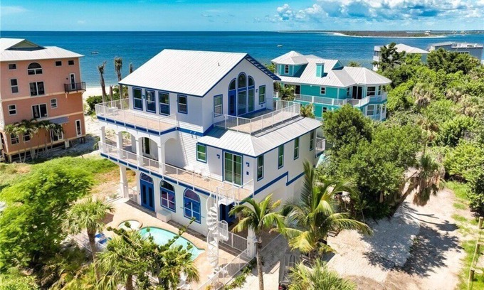 Jose's Hideaway House | NEW LISTING! BEACH PARADISE: BEACHFRONT, SLEEPS 10, 2 CARTS, POOL, GAMES, & FUN