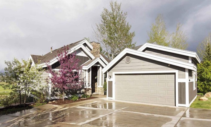Bear Hollow Village House | New Listing! Cozy Bear Hollow Home(Sleep 10) w/Private Hot Tub & Mountain View.