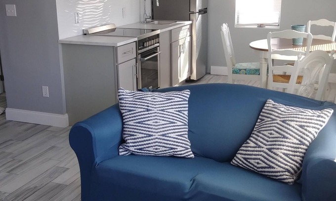 Wildwood Cottage | New Listing! Crashing Seaglass Contemporary 2 Br/1 Ba Beauty!