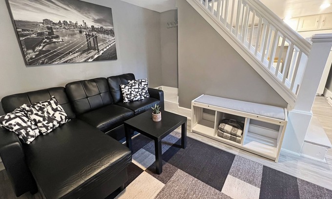 Forest Hills House | *New Listing*Cute 1BR/Private Balcony/Free Parking