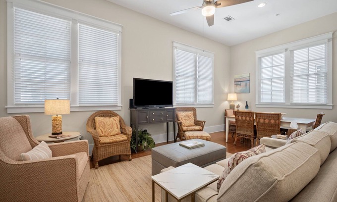Habersham Villa | New Listing! Habersham Flat - Sleeps 4 Walking Distance to Pool and Market St