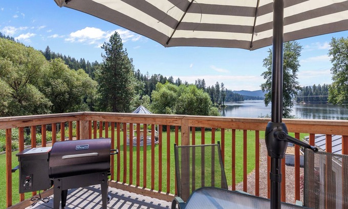 Hayden House | New Listing! Hayden Lake Guest House | Private Balcony & Lake Views