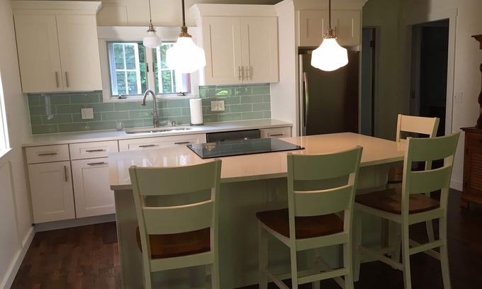 Lake Leelanau Cottage | New Listing! Leelanau Cottage near Good Harbor Beach