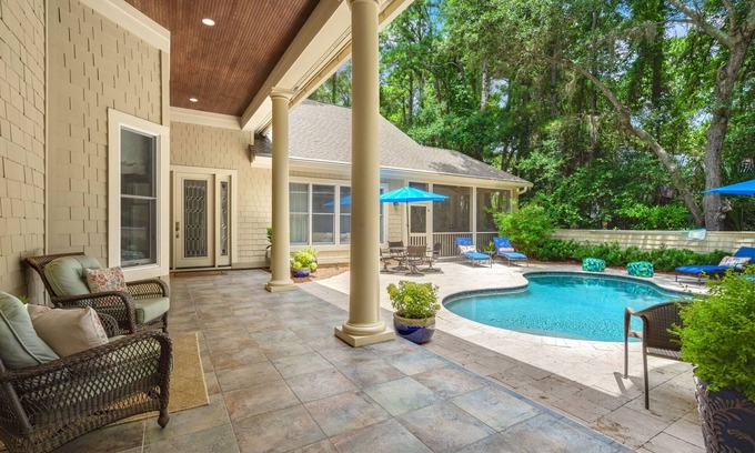 Vanderhorst Plantation House | New Listing: Luxurious Home with Pool and Guest House on Kiawah