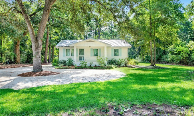 Fairhope Cottage | NEW LISTING! Peaceful, Fairhope Cottage