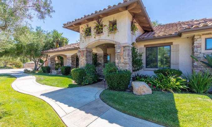 Fallbrook House | NEW LISTING…Spectacular Fallbrook Custom Estate on 2 acres with incredible views