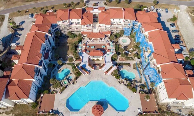 North Topsail Beach Condo | New Listing Villa Capriani- 2 bed ocean view condo