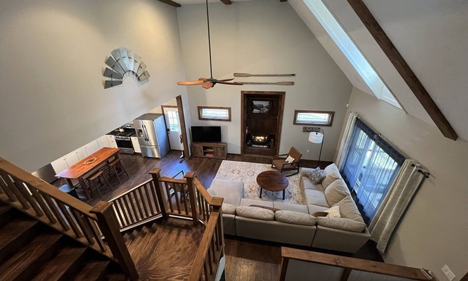 Schroon Lake Cabin | NEW Lodge, 5min to Schroon town ctr & beach, hiking, fishing, kayaking, boating