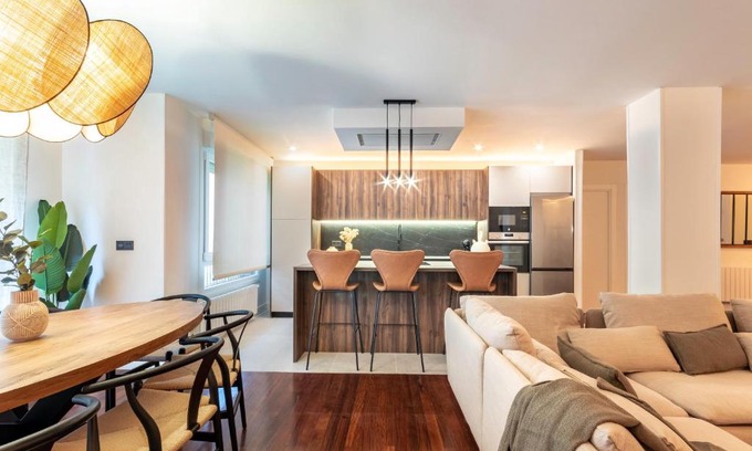 Uribarri Apartment | New! Lovely 4-Bedroom Loft in Bilbao