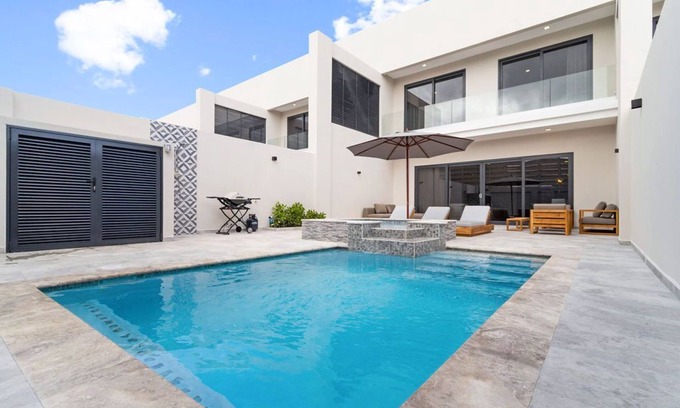 Malmok Villa | NEW Lux 4BR Villa w/Private Pool & Walk to Beach