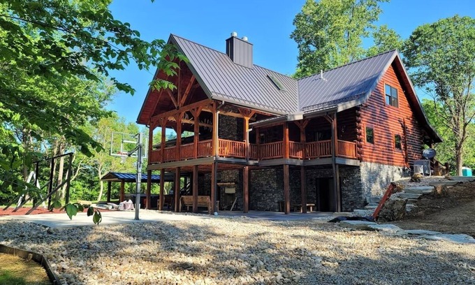 South Bloomingville Cabin | New luxurious Cabin, 10 min away from old man cave