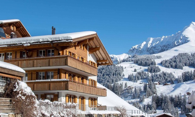 Adelboden Apartment | New, luxurious, 5-star attic apartment with gallery for 8 persons.